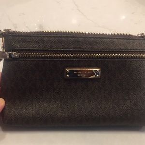 Michael Kors Bags - Michael Kors wristlet Michael Kors Bags - Michael Kors wristlet